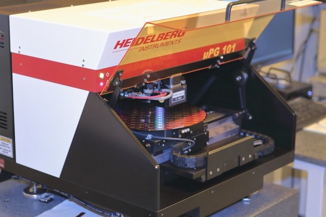 Illustration of a 3D printer in use